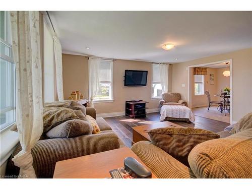 766 County Rd 2 Road, Lansdowne, ON - Indoor Photo Showing Living Room