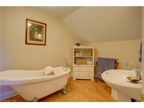 766 County Rd 2 Road, Lansdowne, ON - Indoor Photo Showing Bathroom