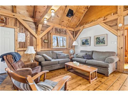 105 Taber Hill Lane, Rideau Lakes, ON - Indoor Photo Showing Living Room