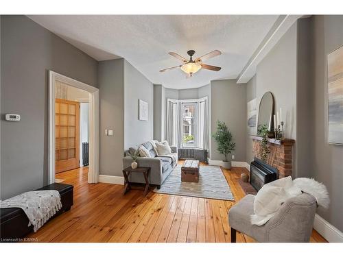 81 Wellington Street, Kingston, ON - Indoor Photo Showing Living Room