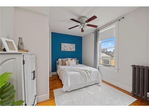 81 Wellington Street, Kingston, ON - Indoor Photo Showing Bedroom