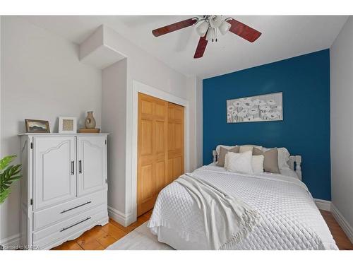 81 Wellington Street, Kingston, ON - Indoor Photo Showing Bedroom