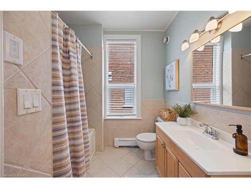 81 Wellington Street, Kingston, ON - Indoor Photo Showing Bathroom