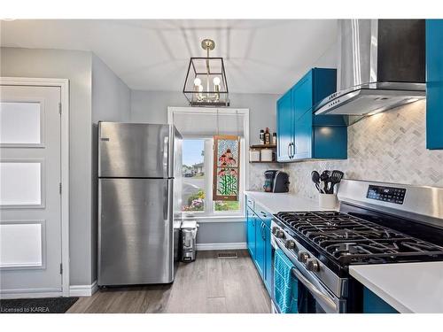 588 Whistler Terrace, Kingston, ON - Indoor Photo Showing Kitchen