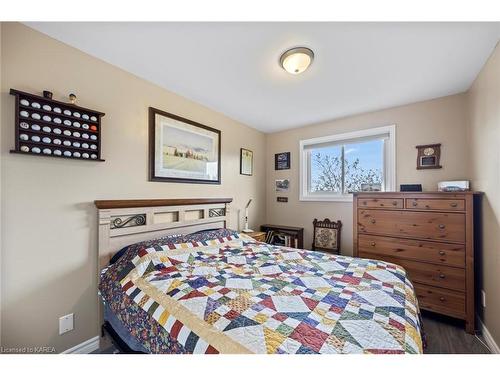 588 Whistler Terrace, Kingston, ON - Indoor Photo Showing Bedroom