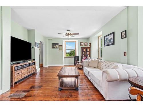 121 Bullfrog Bay Rd, Lansdowne, ON - Indoor Photo Showing Living Room