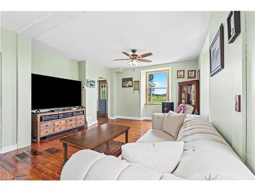 121 Bullfrog Bay Rd, Lansdowne, ON - Indoor Photo Showing Living Room