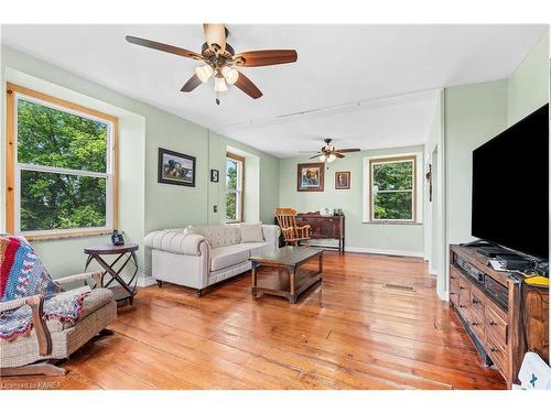 121 Bullfrog Bay Rd, Lansdowne, ON - Indoor Photo Showing Living Room