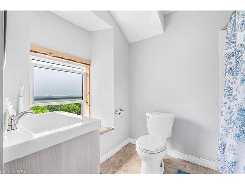 121 Bullfrog Bay Rd, Lansdowne, ON - Indoor Photo Showing Bathroom