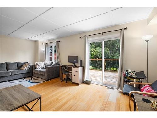 866 Muirfield Crescent, Kingston, ON - Indoor Photo Showing Living Room