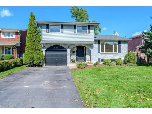 900 Ambleside Crescent, Kingston, ON - Outdoor With Facade