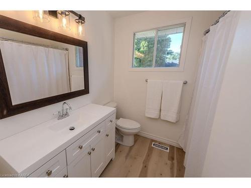 900 Ambleside Crescent, Kingston, ON - Indoor Photo Showing Bathroom