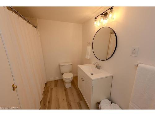 900 Ambleside Crescent, Kingston, ON - Indoor Photo Showing Bathroom