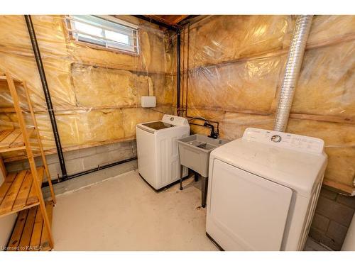 900 Ambleside Crescent, Kingston, ON - Indoor Photo Showing Laundry Room