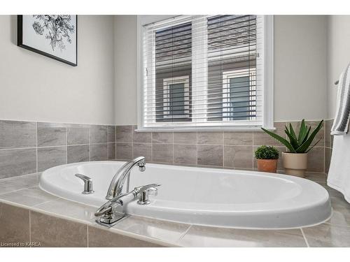 1203 Ashford Place, Kingston, ON - Indoor Photo Showing Bathroom