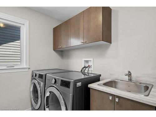 1203 Ashford Place, Kingston, ON - Indoor Photo Showing Laundry Room