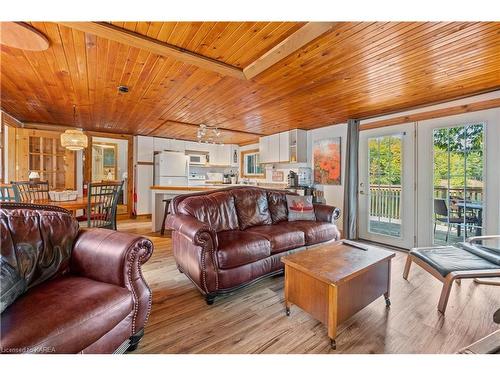 1057 Quinte Conservation Lane, Verona, ON - Indoor Photo Showing Living Room