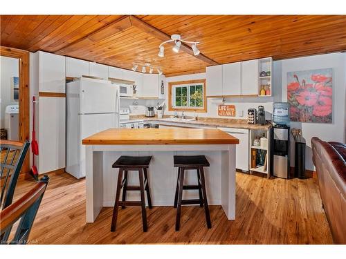 1057 Quinte Conservation Lane, Verona, ON - Indoor Photo Showing Kitchen