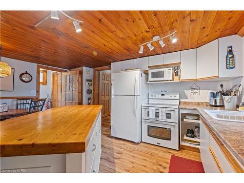 1057 Quinte Conservation Lane, Verona, ON - Indoor Photo Showing Kitchen