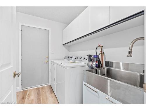 43 Collegeview Crescent, Kingston, ON - Indoor Photo Showing Laundry Room