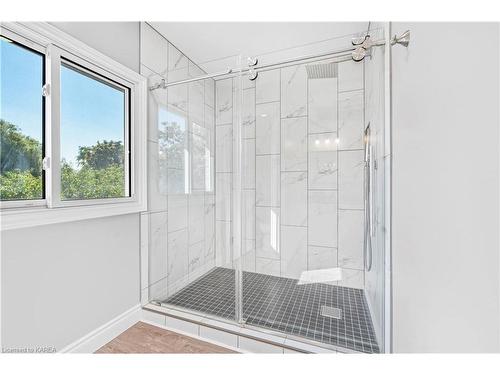 43 Collegeview Crescent, Kingston, ON - Indoor Photo Showing Bathroom