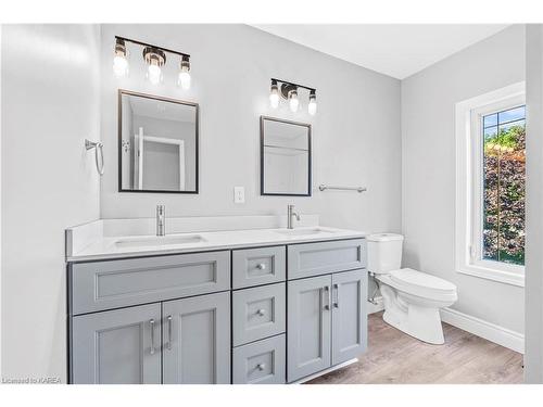 43 Collegeview Crescent, Kingston, ON - Indoor Photo Showing Bathroom