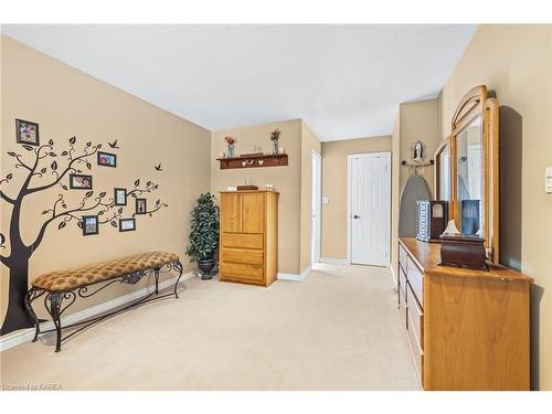 914 Rowantree Crescent, Kingston, ON - Indoor Photo Showing Other Room