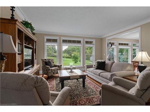 501 Gore Road, Kingston, ON - Indoor Photo Showing Living Room