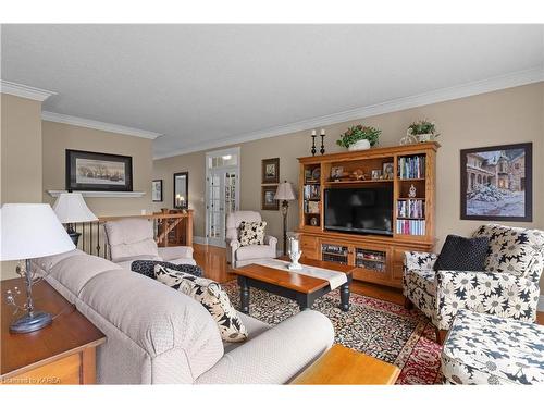 501 Gore Road, Kingston, ON - Indoor Photo Showing Living Room