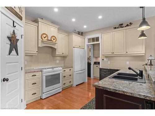 501 Gore Road, Kingston, ON - Indoor Photo Showing Kitchen With Double Sink