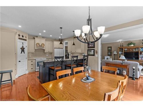 501 Gore Road, Kingston, ON - Indoor Photo Showing Dining Room