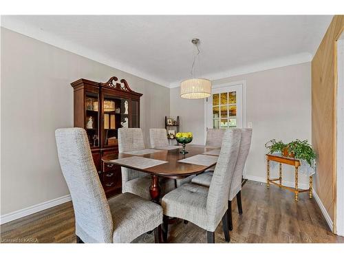 518 Main Street, Bath, ON - Indoor Photo Showing Dining Room