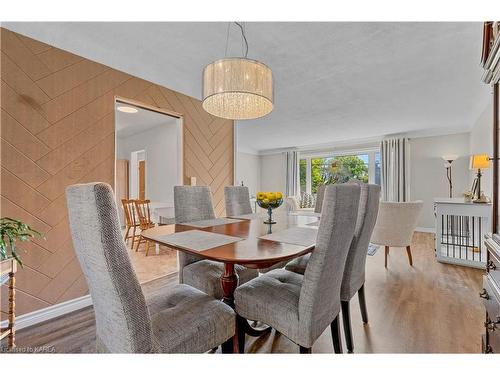 518 Main Street, Bath, ON - Indoor Photo Showing Dining Room