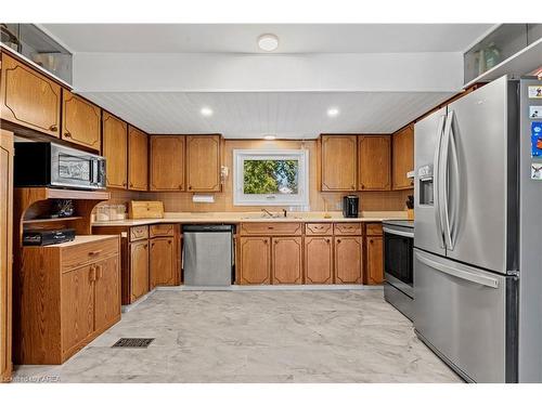 518 Main Street, Bath, ON - Indoor Photo Showing Kitchen