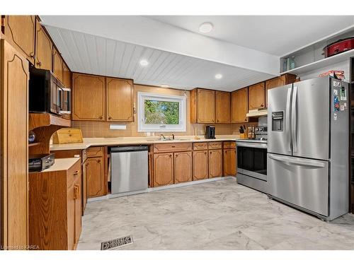 518 Main Street, Bath, ON - Indoor Photo Showing Kitchen