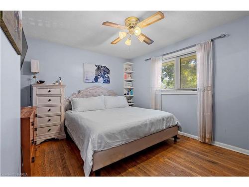 518 Main Street, Bath, ON - Indoor Photo Showing Bedroom