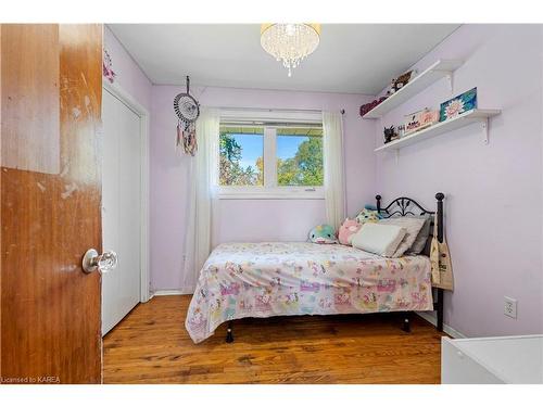 518 Main Street, Bath, ON - Indoor Photo Showing Bedroom