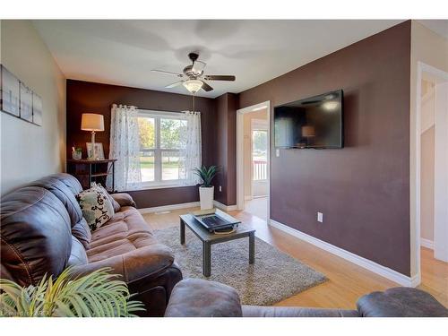 870 Stone Street N, Gananoque, ON - Indoor Photo Showing Living Room