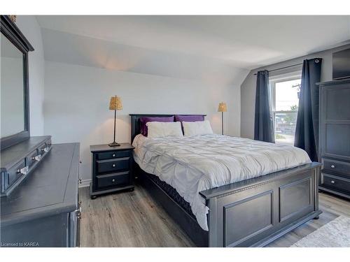 870 Stone Street N, Gananoque, ON - Indoor Photo Showing Bedroom