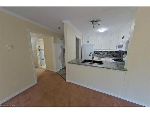 102-7 Centre Street, Napanee, ON - Indoor Photo Showing Kitchen