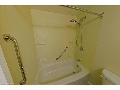 102-7 Centre Street, Napanee, ON - Indoor Photo Showing Bathroom