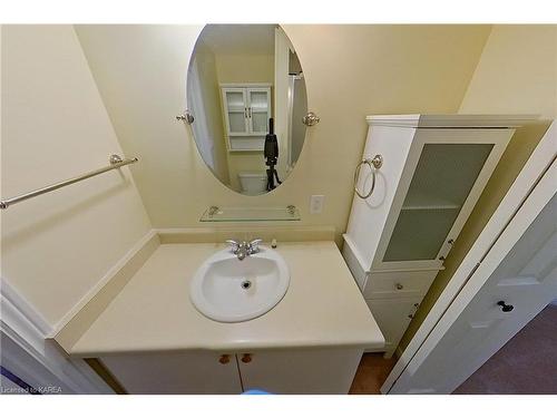 102-7 Centre Street, Napanee, ON - Indoor Photo Showing Bathroom