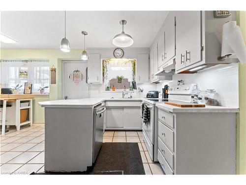 4 Rosewood Avenue, Belleville, ON - Indoor Photo Showing Kitchen