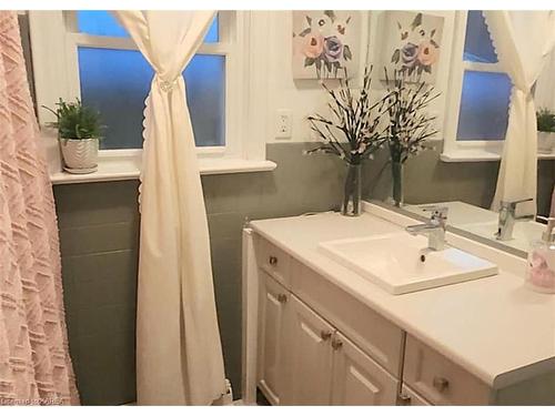 4 Rosewood Avenue, Belleville, ON - Indoor Photo Showing Bathroom