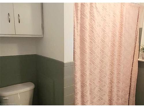 4 Rosewood Avenue, Belleville, ON - Indoor Photo Showing Bathroom