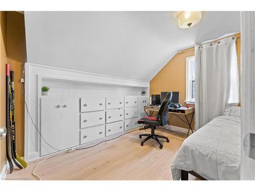 4 Rosewood Avenue, Belleville, ON - Indoor Photo Showing Bedroom