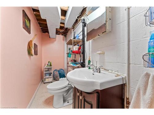 4 Rosewood Avenue, Belleville, ON - Indoor Photo Showing Bathroom