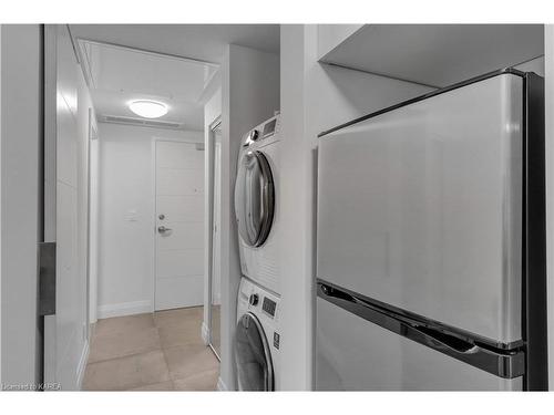 340-652 Princess Street, Kingston, ON - Indoor Photo Showing Laundry Room