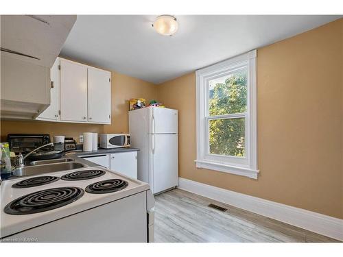 392 Alfred Street, Kingston, ON - Indoor Photo Showing Kitchen