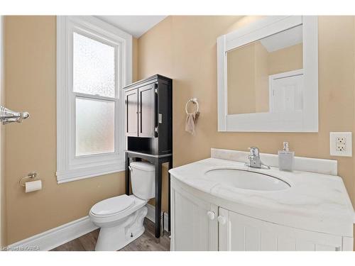 392 Alfred Street, Kingston, ON - Indoor Photo Showing Bathroom